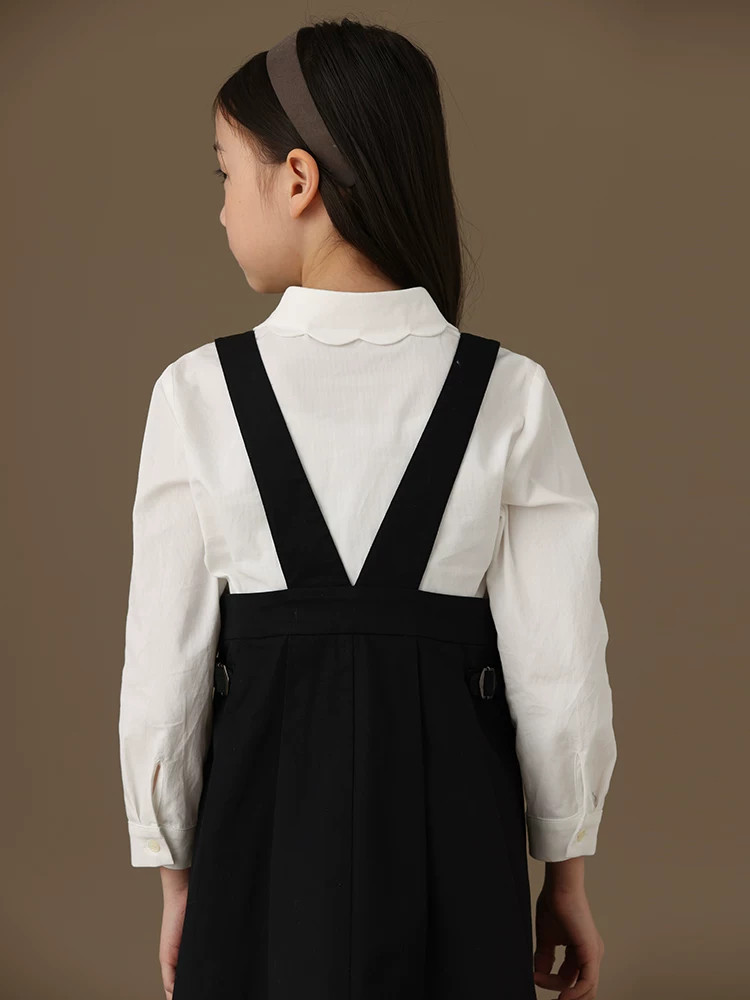 Quần áo trẻ em cho mùa xuân và mùa thu, áo bé gái, cotton thân thiện với làn da, cổ cánh hoa, áo sơ mi dài tay màu trắng cho trẻ lớn hơn.