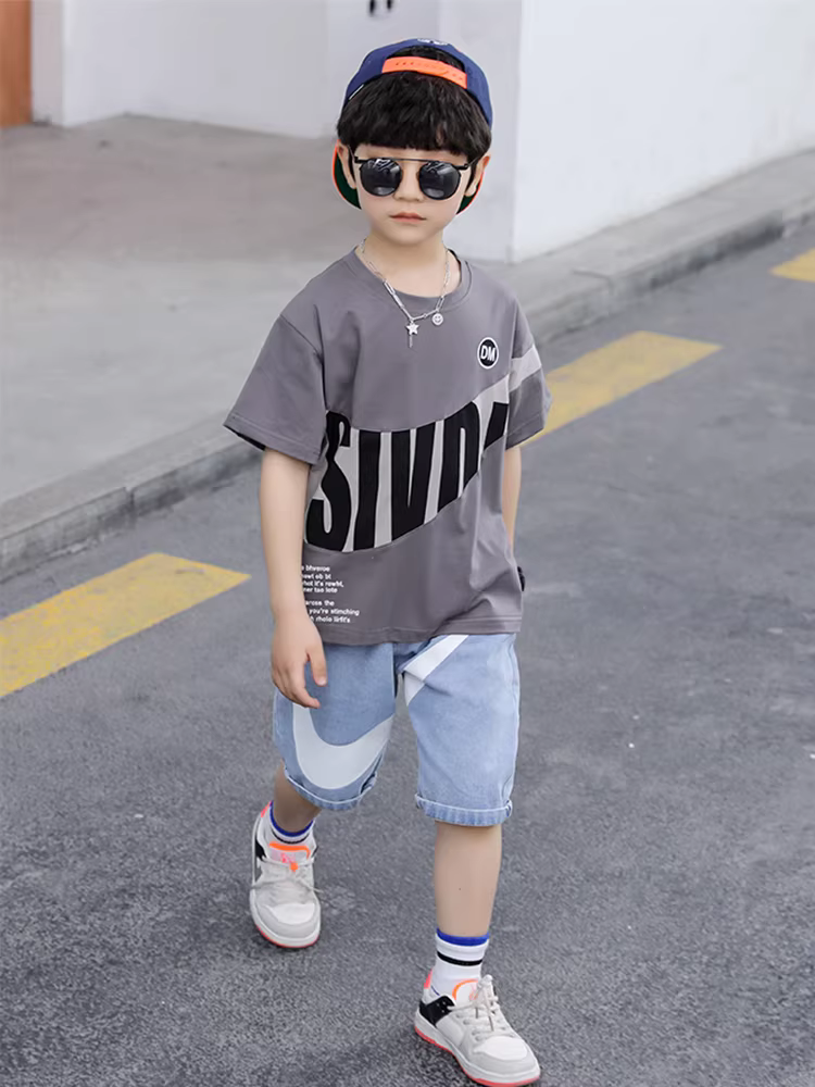 Trang phục mùa hè cho bé trai 2025, quần áo trẻ nhỏ thời trang mới, kiểu dáng đẹp, quần áo ngắn tay hợp thời trang