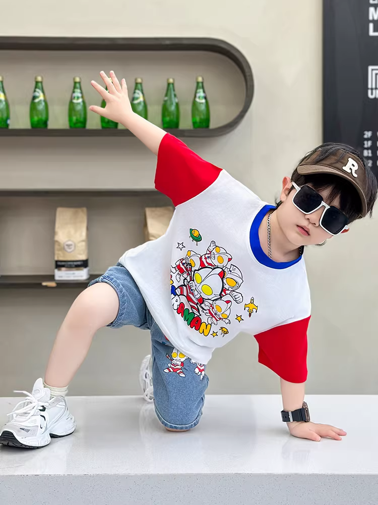 Bộ đồ bé trai Ultraman mùa hè 2025 mới, quần áo trẻ em thể thao hai mảnh mát mẻ và đẹp trai, quần áo mùa hè cho bé trai