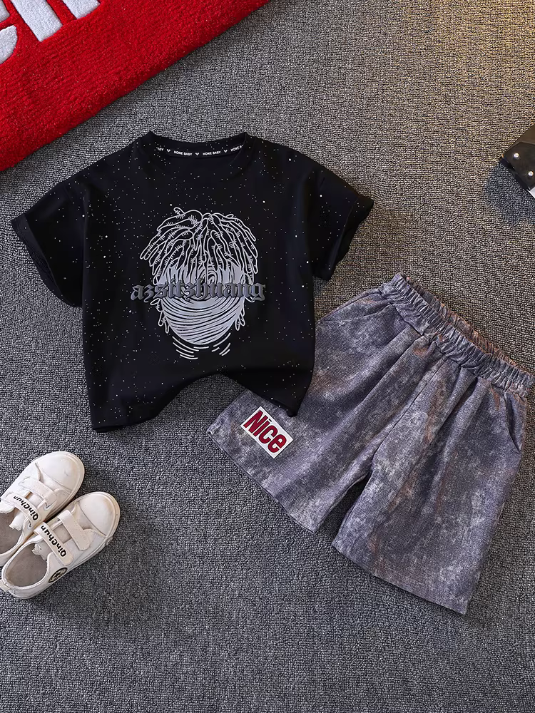 Trang phục mùa hè cho bé trai Áo thun ngắn tay 20024 phong cách mùa hè mới Quần áo trẻ em sành điệu và đẹp trai Quần áo trẻ em thời trang