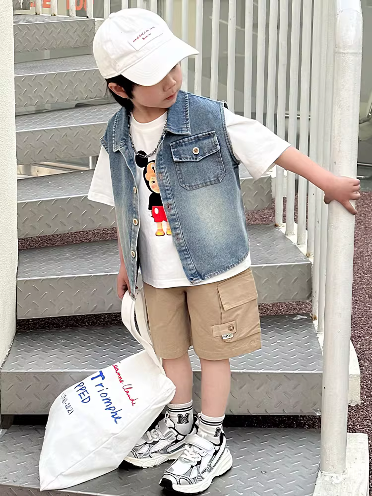 Áo khoác vest denim bé trai mùa hè 2025 kiểu dáng mới mỏng nhẹ thời trang áo khoác ngoài trẻ em phong cách Hàn Quốc