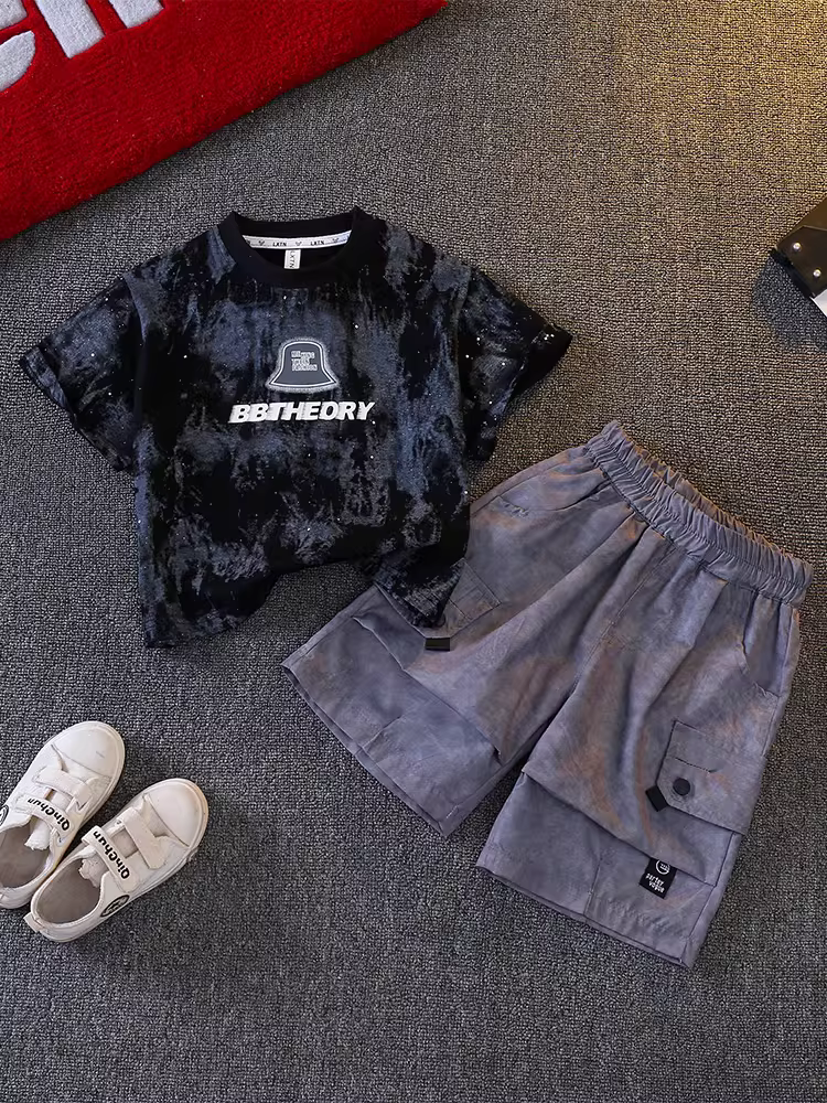 Bộ đồ hè ngắn tay cho bé trai kiểu mới 2025, thời trang và hợp xu hướng, bộ hai mảnh trẻ em sành điệu và đẹp trai