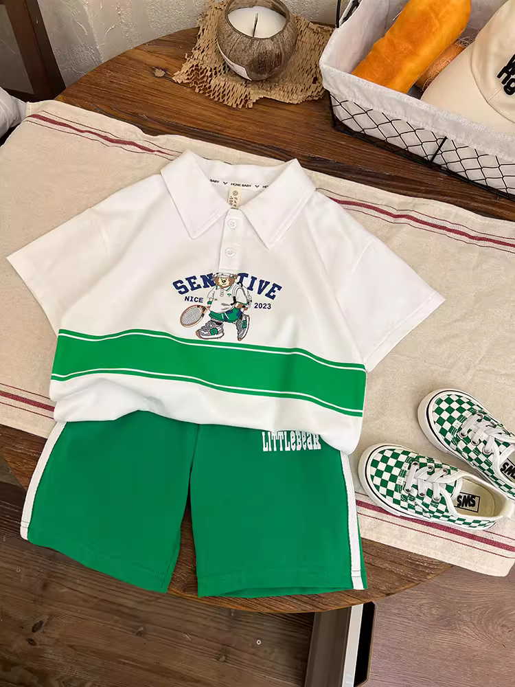 Bộ trang phục mùa hè cho bé trai 2025, kiểu dáng thời trang mới, quần áo trẻ em, áo polo mát mẻ, quần áo trẻ em ngắn tay, thời thượng