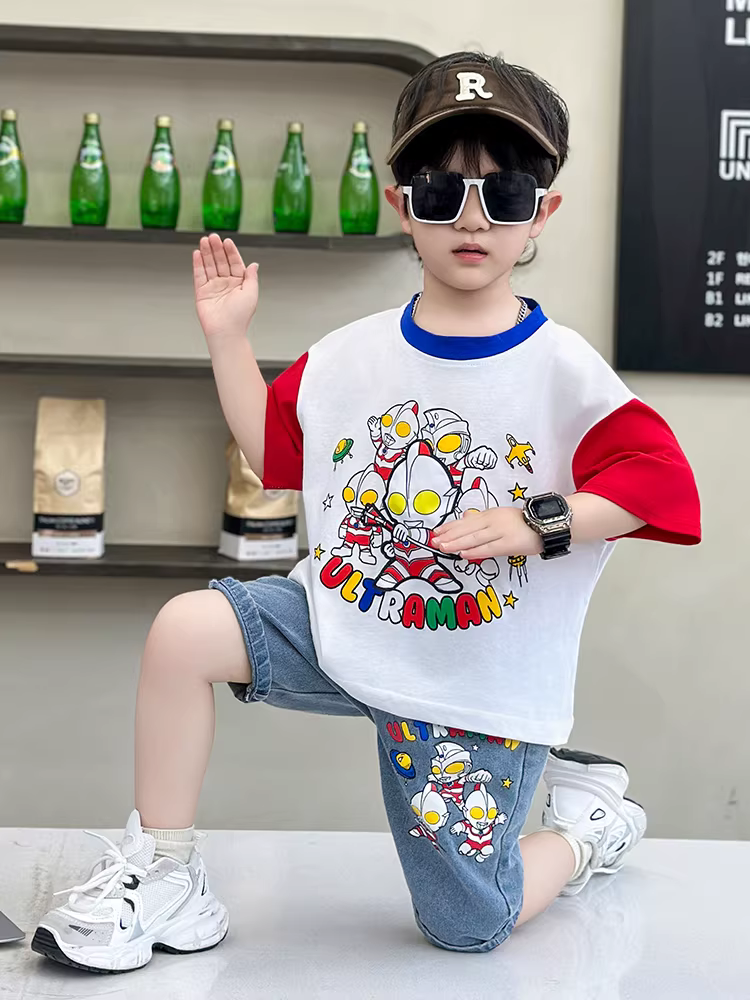 Bộ đồ bé trai Ultraman mùa hè 2025 mới, quần áo trẻ em thể thao hai mảnh mát mẻ và đẹp trai, quần áo mùa hè cho bé trai