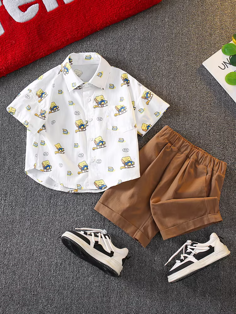 Bộ đồ hè bé trai kiểu mới 2025, tay ngắn, mát mẻ và lịch lãm, họa tiết hoạt hình thời trang.