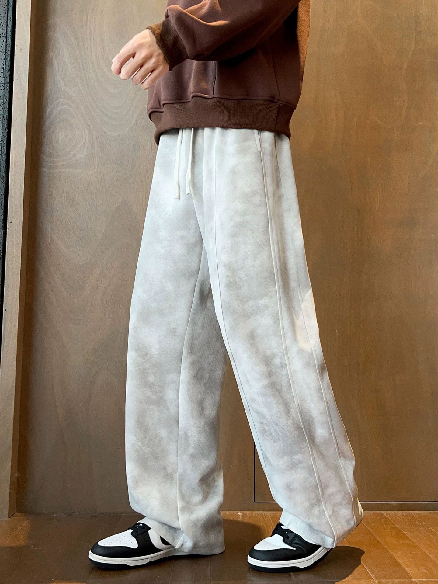 Quần dài nam Jeanswest kiểu Mỹ, họa tiết tie-dye thời thượng, phong cách casual, mẫu mới xuân thu 2026, quần ống rộng dáng thẳng cao cấp.