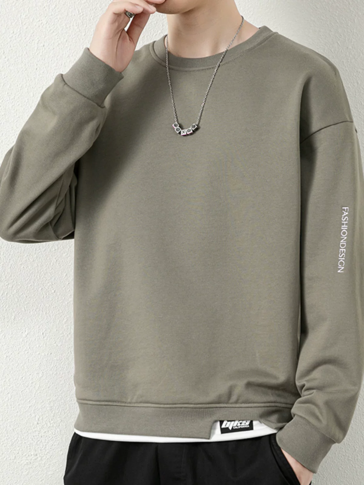Áo thun cổ tròn màu trơn của Jeanswest dành cho nam, áo nỉ dài tay thông thường đa năng mùa xuân và mùa thu mới.