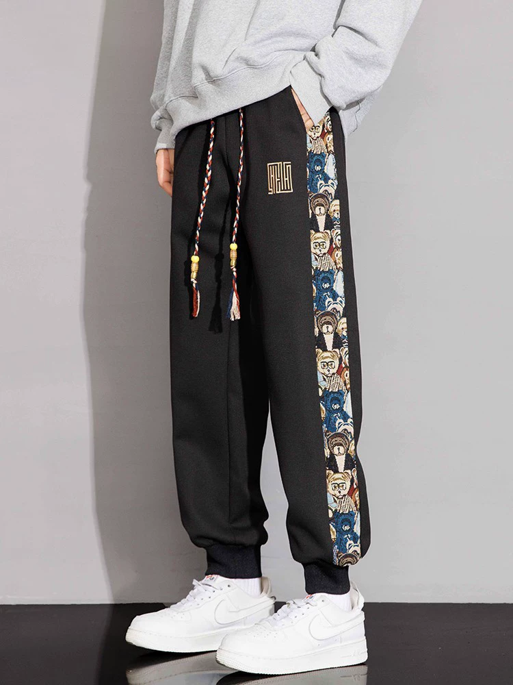 Quần jogger thể thao nam Jeanswest theo xu hướng quốc gia, kiểu mới xuân thu 2026, quần ống đứng size lớn phong cách Mỹ cao cấp.