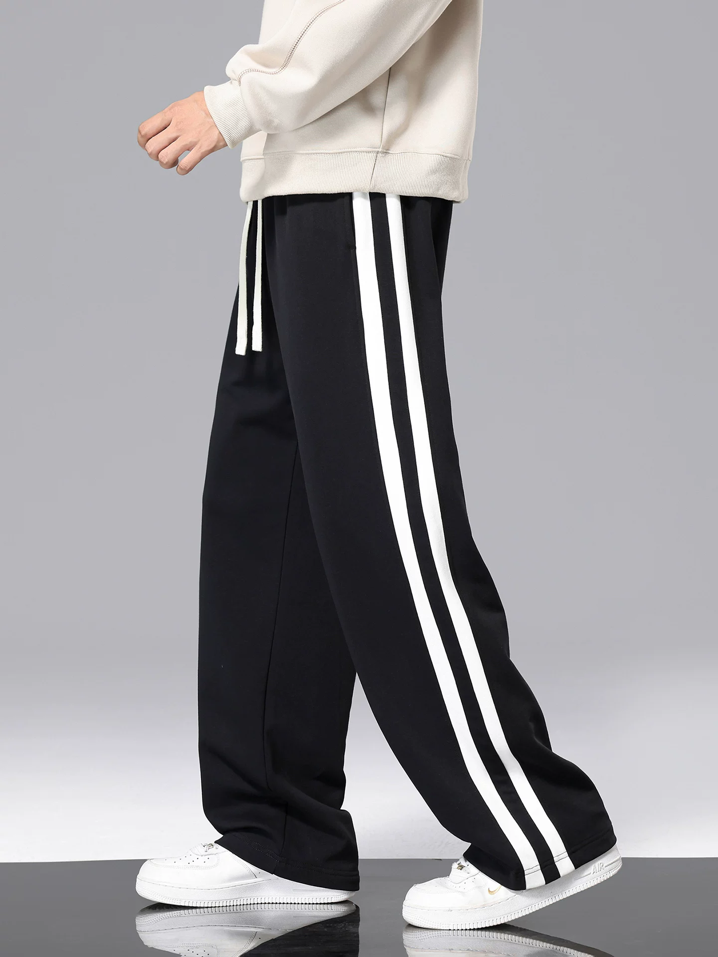 Quần dài nam Jeanswest 2026 kiểu dáng mới, sọc kẻ, ống thẳng, chất liệu thoải mái, thích hợp cho mùa xuân thu, đa năng, phong cách thể thao.