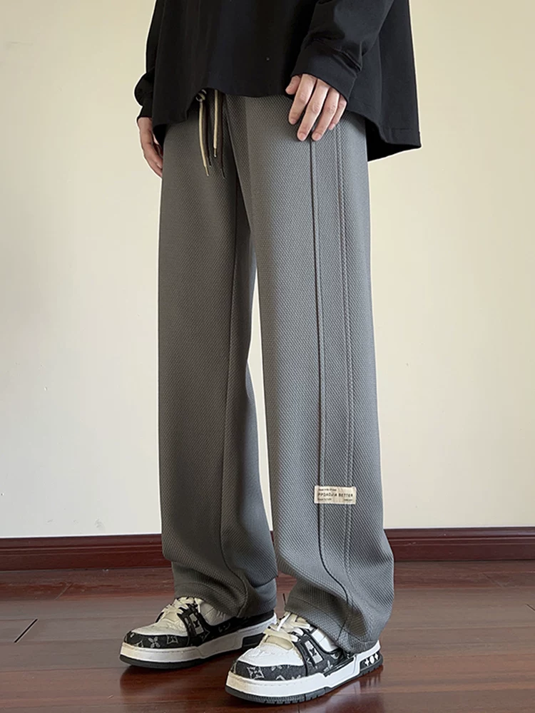 Quần dài nam Jeanswest phong cách Mỹ, màu đen, thời trang, xu hướng mới xuân thu 2026, chất liệu cao cấp, dáng rộng.