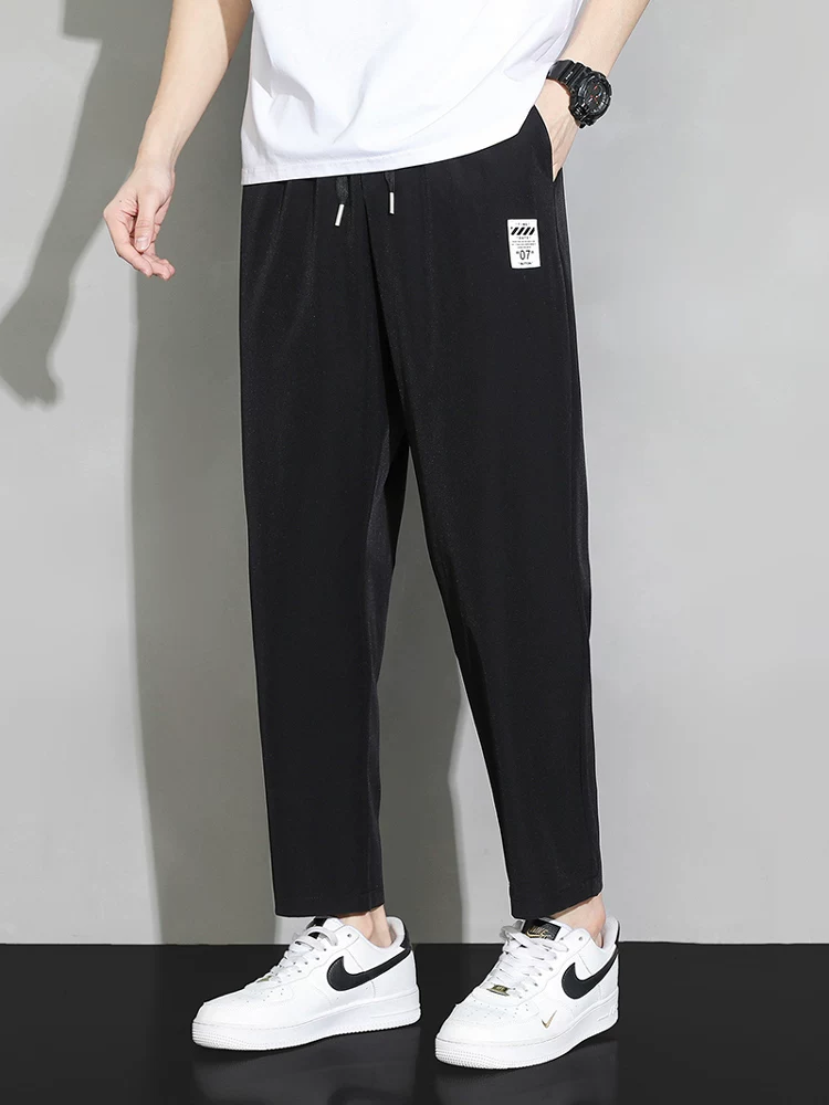 Quần dài mùa hè mỏng chất liệu lụa đá chín phần của Jeanswest dành cho nam, kiểu dáng đa năng, rộng rãi, thẳng, nhanh khô, thoáng khí, quần thể thao.