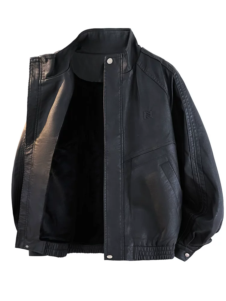 Áo khoác da nam cổ đứng màu đen mới của Jeanswest, phong cách Mỹ cổ điển, chất liệu PU, thích hợp cho mùa xuân thu.