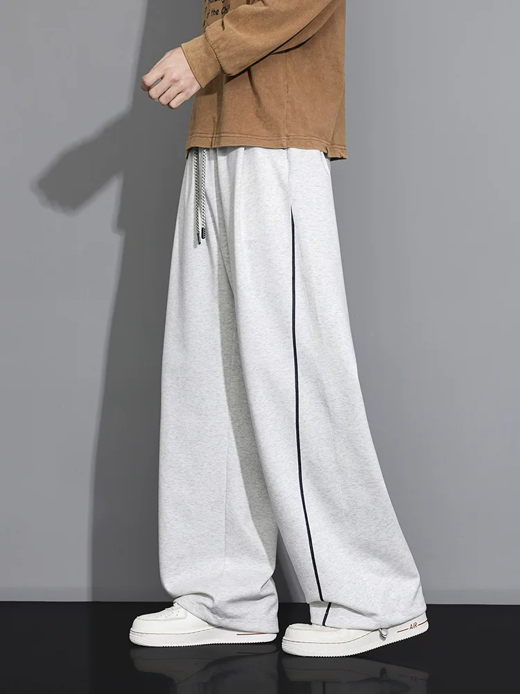 Quần dài nam Jeanswest màu phối, dáng suông, phong cách thường ngày, chất liệu dày dặn, có dây rút, hợp thời trang mùa xuân thu.