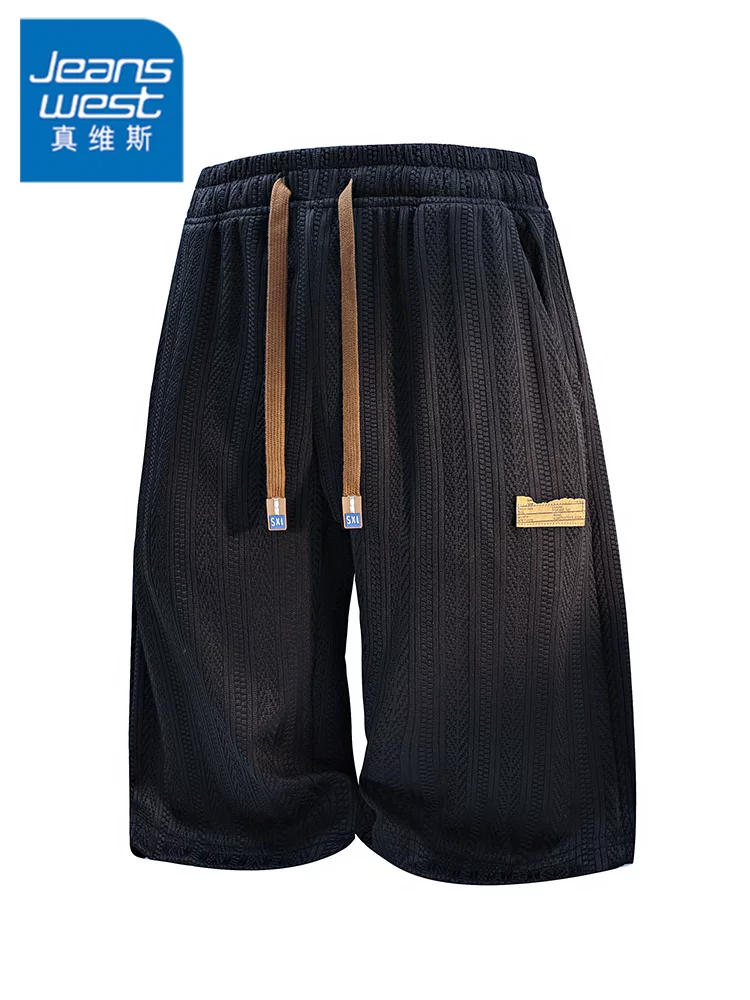 Quần short nam chất liệu có họa tiết phong cách Mỹ của Jeanswest, dáng rộng thoải mái mùa hè, thương hiệu thời trang sành điệu, quần short năm phần có dây rút thoáng khí.