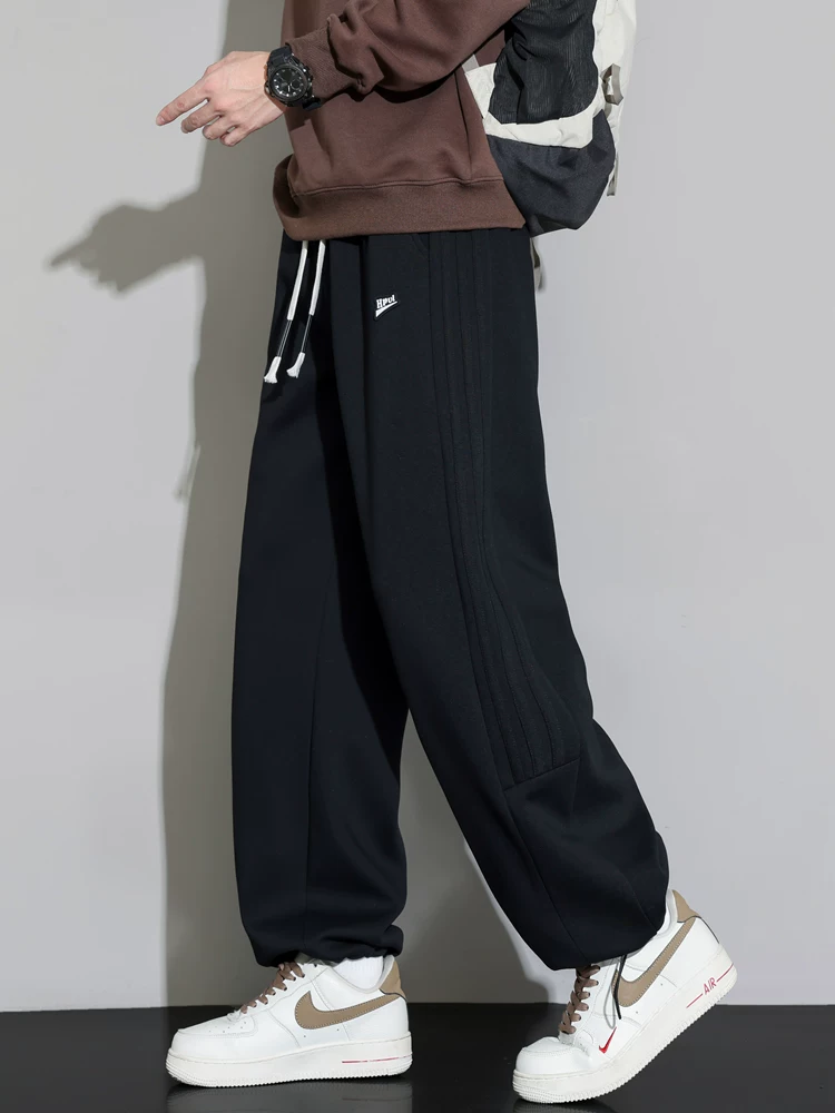 Quần jogger nam Jeanswest 2026 mới, dáng rộng, màu xám, chất liệu mềm mại, đa năng, phong cách thể thao, dài.