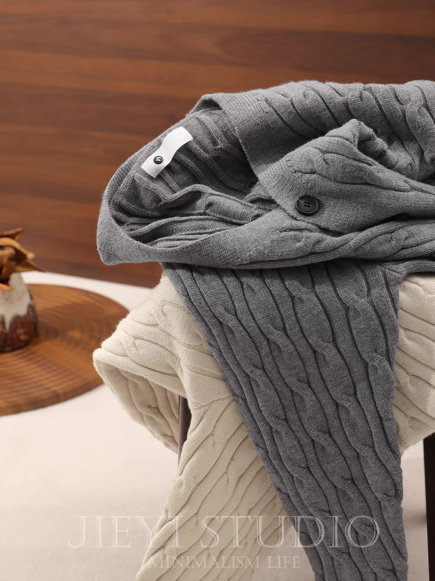 Áo khoác cardigan dệt kim chất liệu sợi core-spun cao cấp, co giãn tốt, không xù, họa tiết bện, kiểu dệt jacquard màu trơn, cổ chữ V dành cho nam.