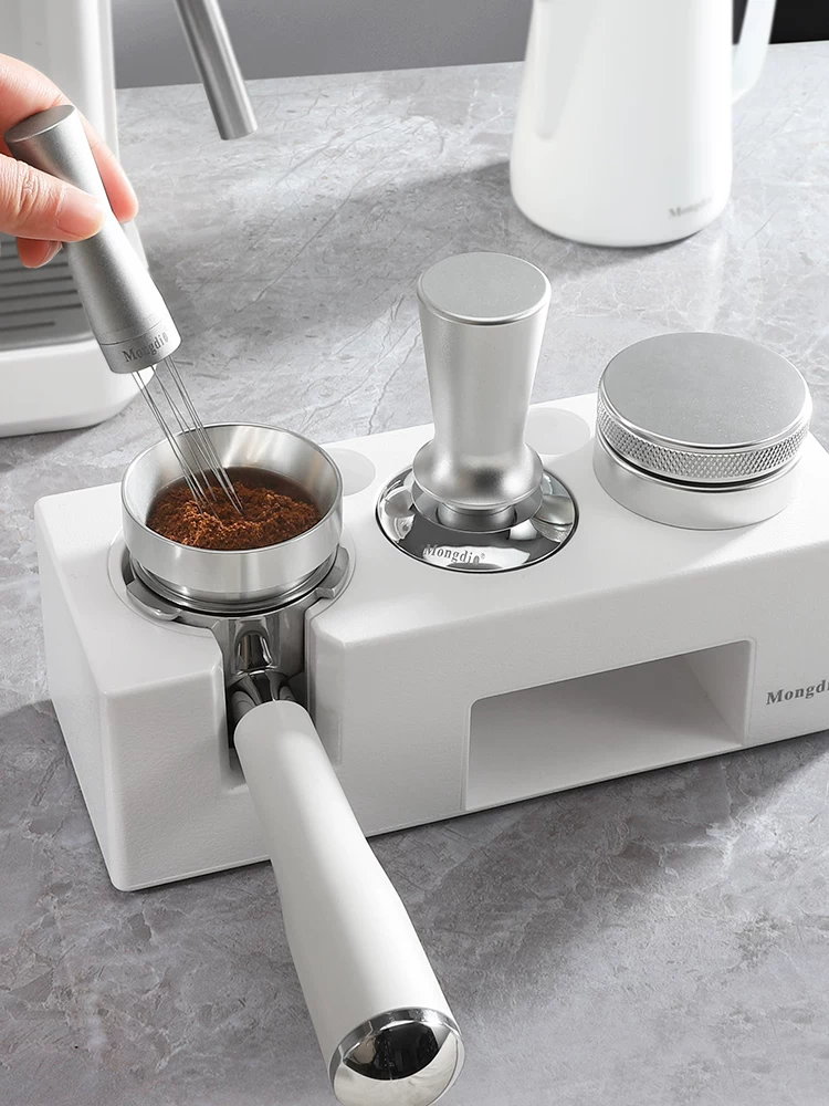 Bộ dụng cụ pha cà phê Mongdio, bộ ba món gồm dụng cụ nén cà phê, đế cà phê và hộp đựng dụng cụ pha cà phê.