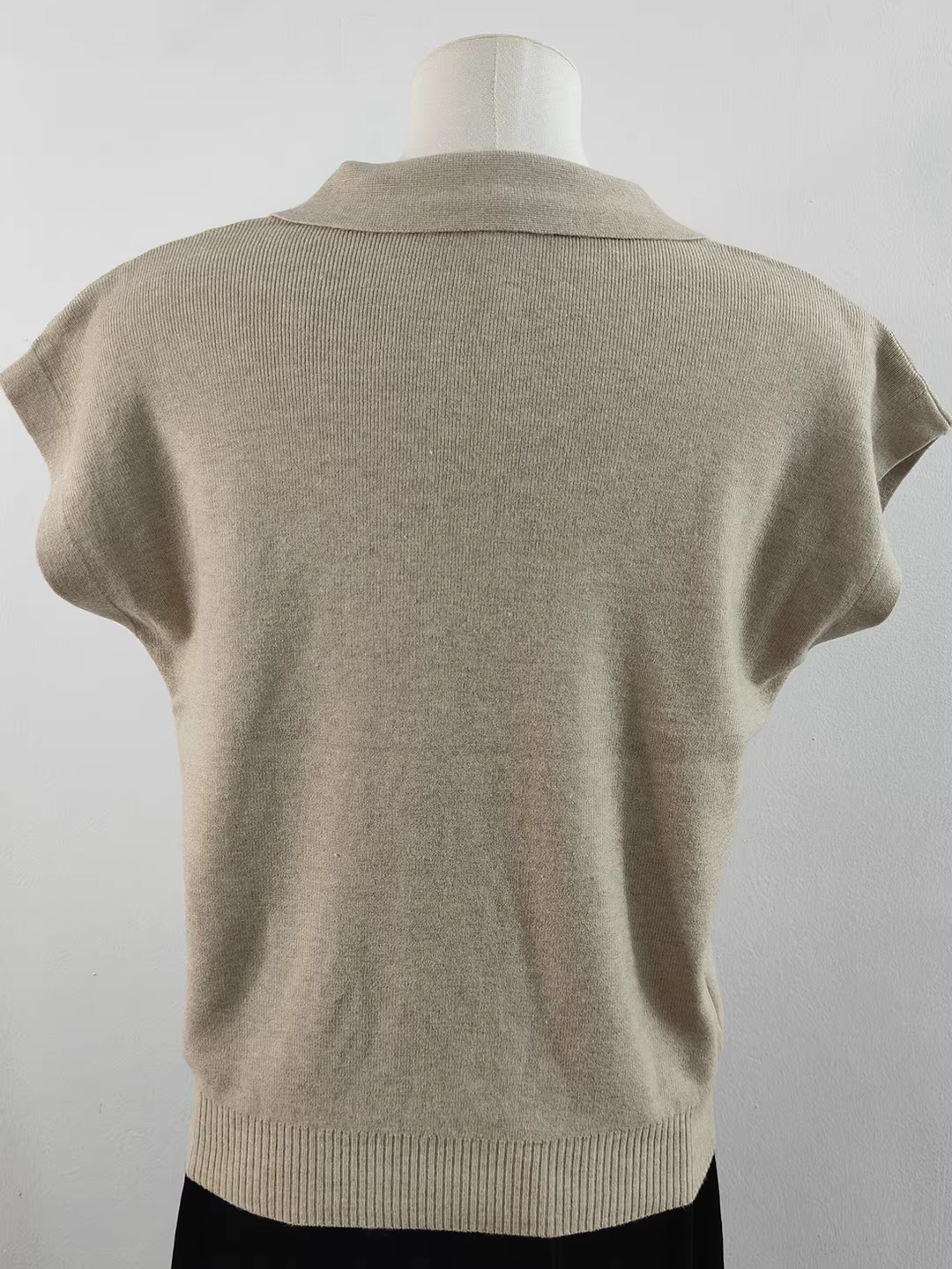 Hàng thanh lý quần áo nữ châu Âu, đã gỡ mác, hàng mới mùa xuân/thu, áo len cổ Polo, không tay, ôm dáng, kiểu dáng độc đáo.