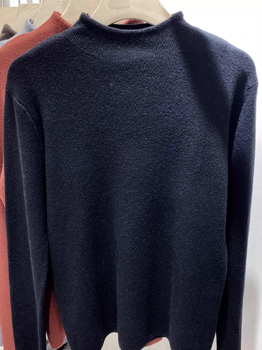 Hàng thanh lý quần áo nữ châu Âu, có mác cắt, áo len cổ nửa cao mặc mùa thu đông, áo lót trong giúp thon gọn, áo len màu trơn.