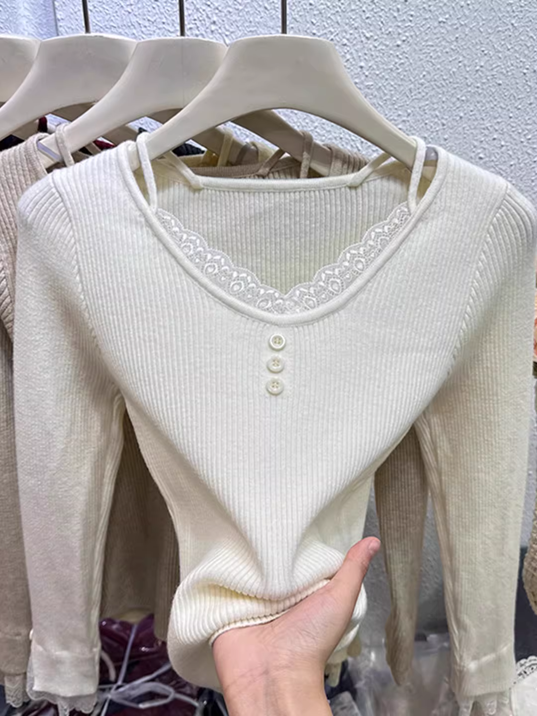 Áo len nữ giảm giá, kiểu dáng hai lớp giả phối ren, chất liệu dệt kim, kiểu dáng ôm body, mới thu đông.