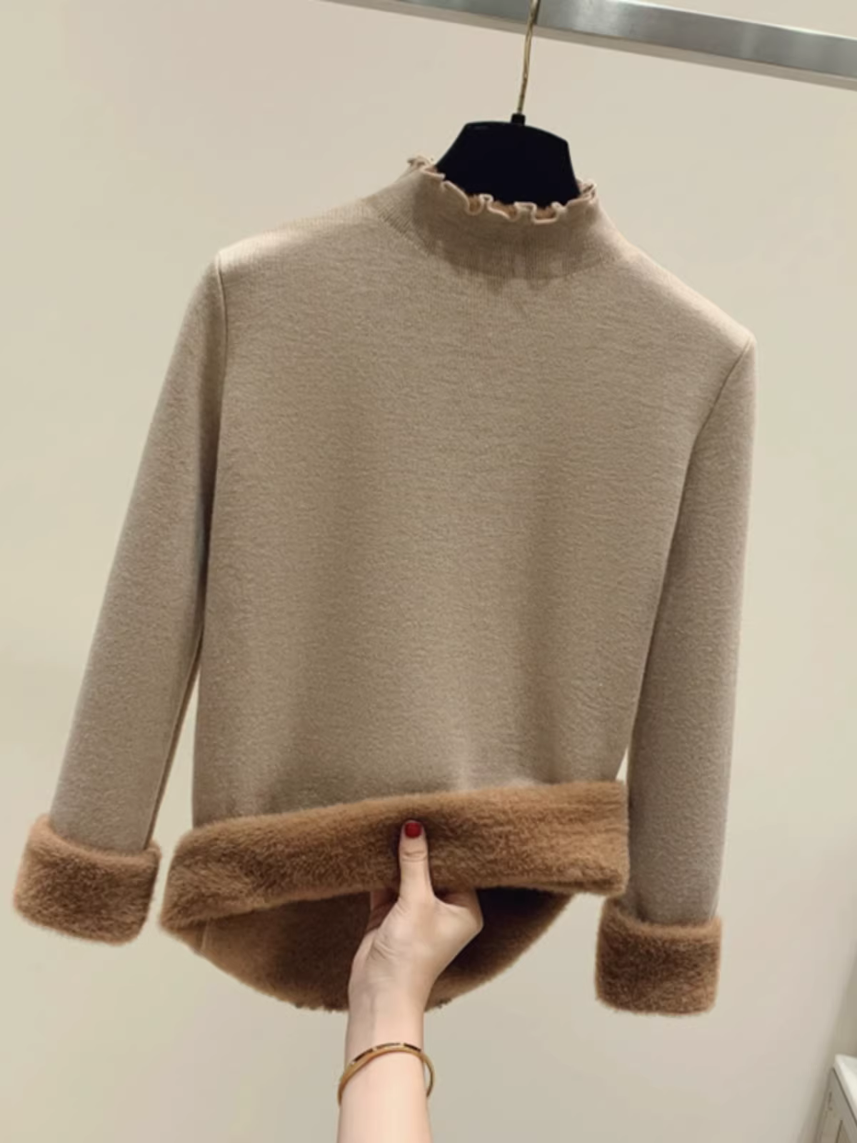 Giảm giá thanh lý quần áo nữ kiểu Âu, áo len chui đầu lông cừu cắt mác, lớp lót ấm áp, áo thun dệt kim lót lông cừu.