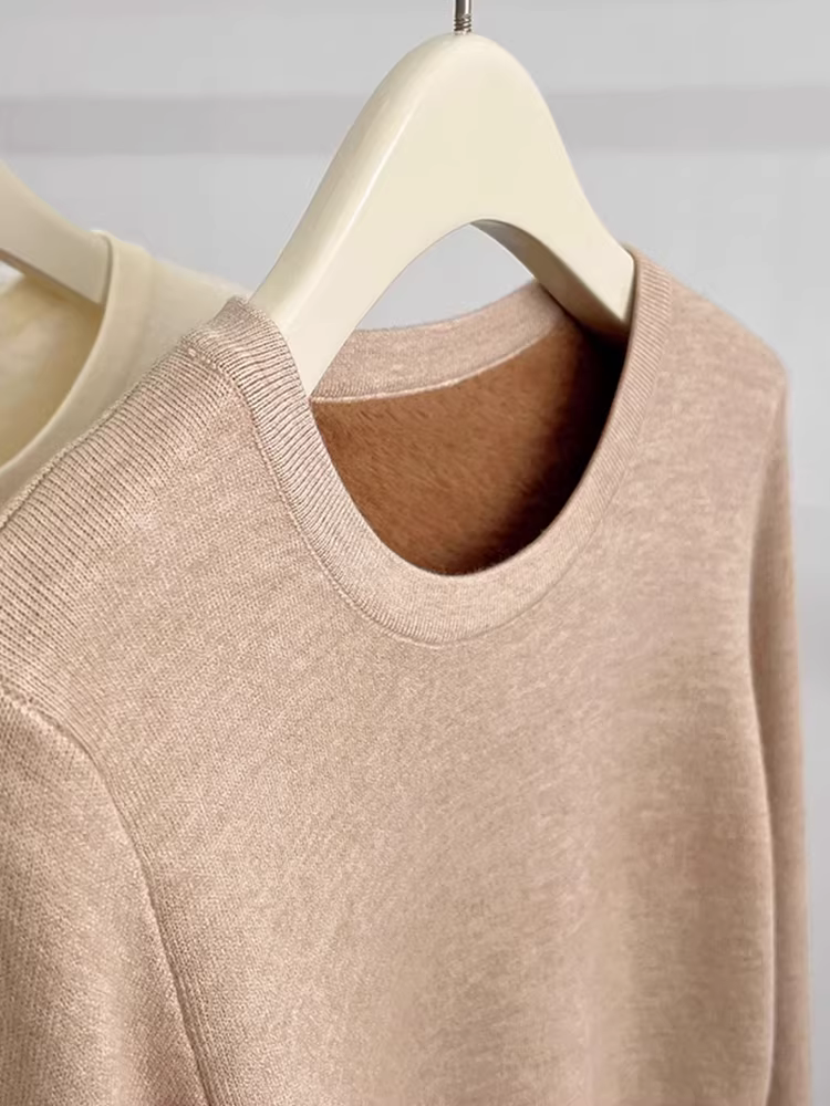 Quần áo nữ châu Âu giảm giá có thương hiệu, cắt nhãn, áo len lót lông cừu, dày dặn, dài tay mùa thu đông, lông cừu tích hợp, áo dệt kim cổ tròn ấm áp.