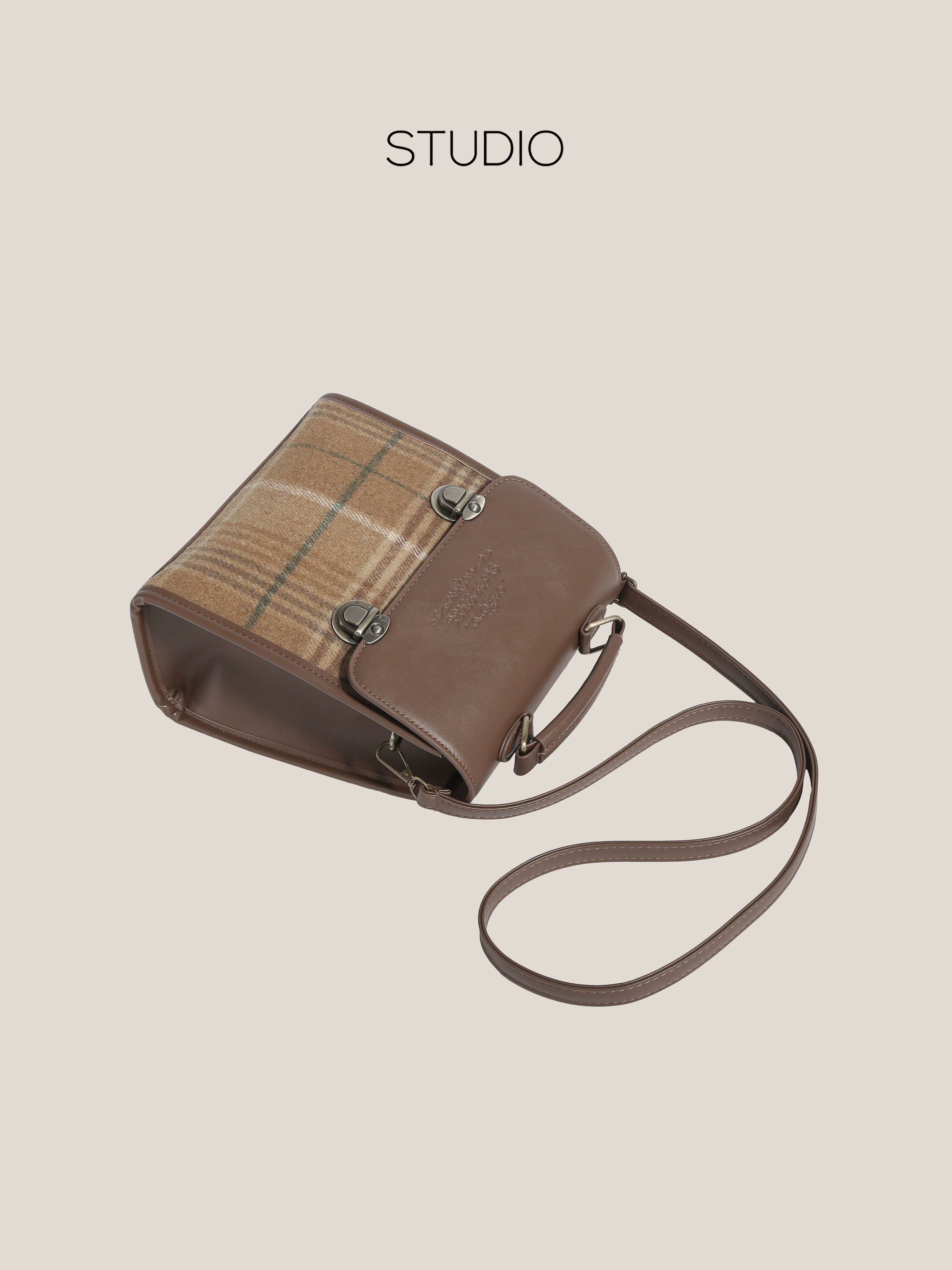 Ba lô Hàn Quốc thời trang nữ 2025, kiểu dáng mới, phong cách retro, chất liệu len kẻ caro, dành cho học sinh, sinh viên, đi làm hàng ngày.