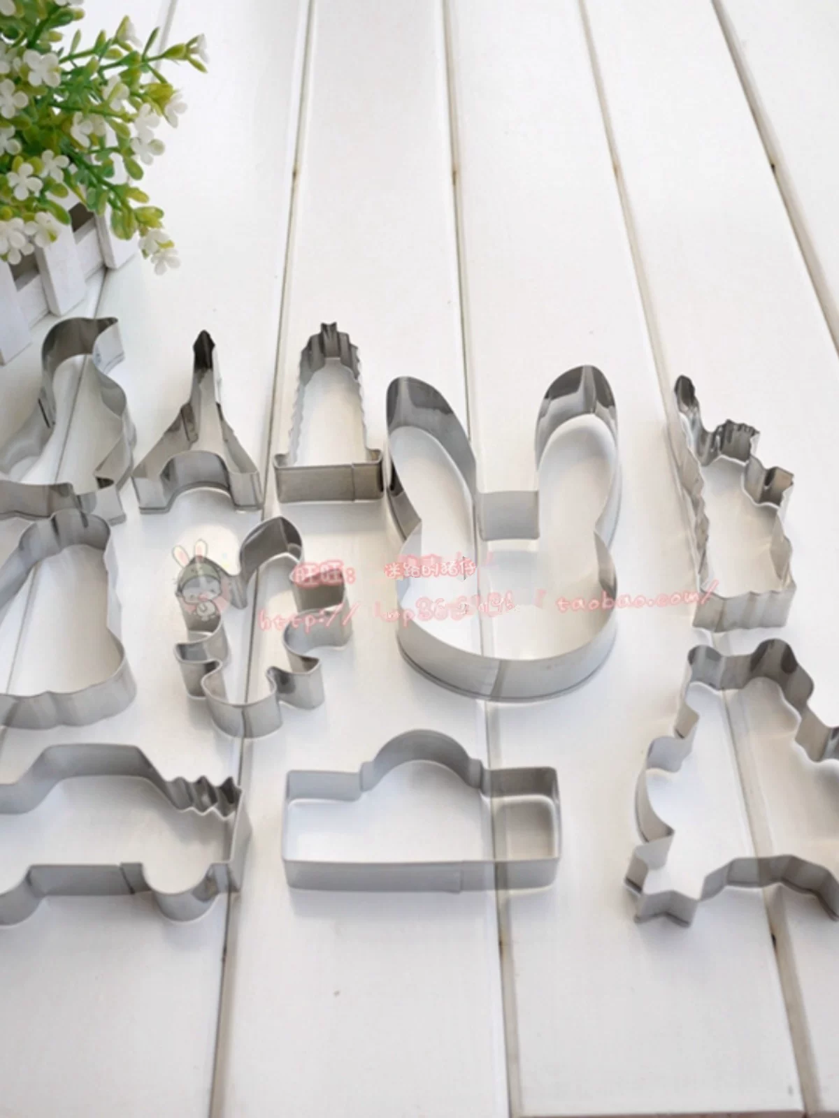 Được xuất khẩu sang Châu Âu và Châu Mỹ, khuôn làm bánh quy dâu tây, khuôn làm bánh mousse, dụng cụ cắt rau củ, khuôn làm bánh dứa, khuôn cắt bánh quy.