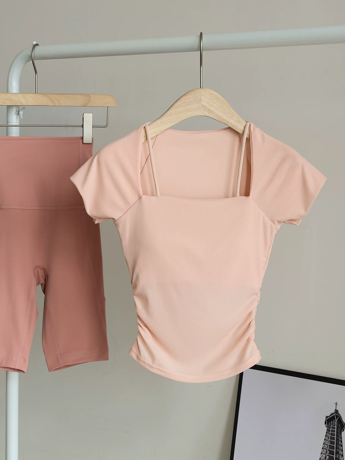 Bộ đồ thể thao chạy bộ dành cho nữ vào mùa hè có miếng đệm ngực, vải lưới, quần đạp xe tập thể dục ngoài trời ngắn tay giúp giảm béo