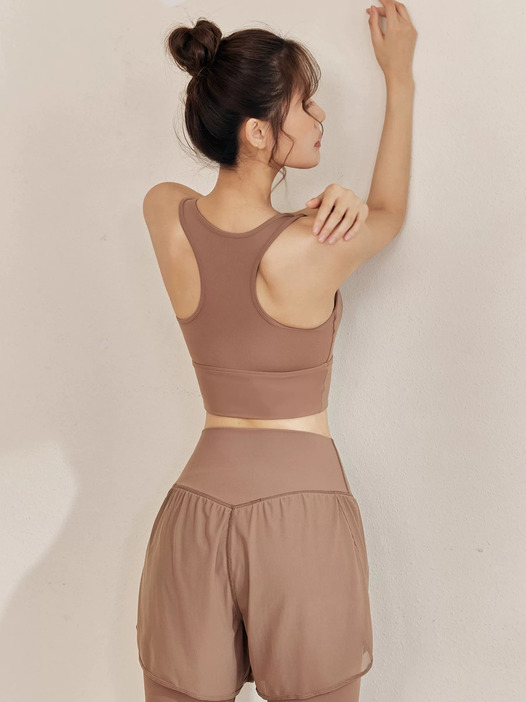 Áo thể thao liền thân, chống sốc, thoáng khí, nâng đỡ tốt, áo tập yoga, áo tập gym nữ mới 2024