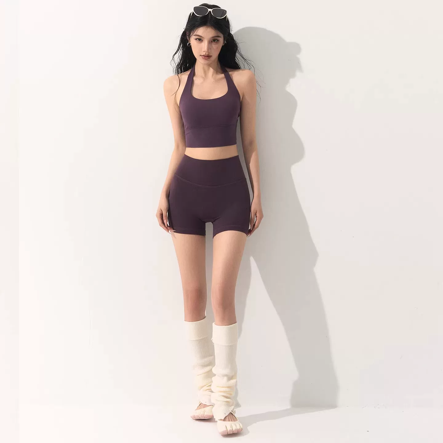 Bộ đồ tập yoga kiểu mới 2026 với áo hai dây cổ halter thiết kế lưng đẹp dành cho nữ, bộ đồ thể thao Pilates liền thân kèm áo ngực thể thao.