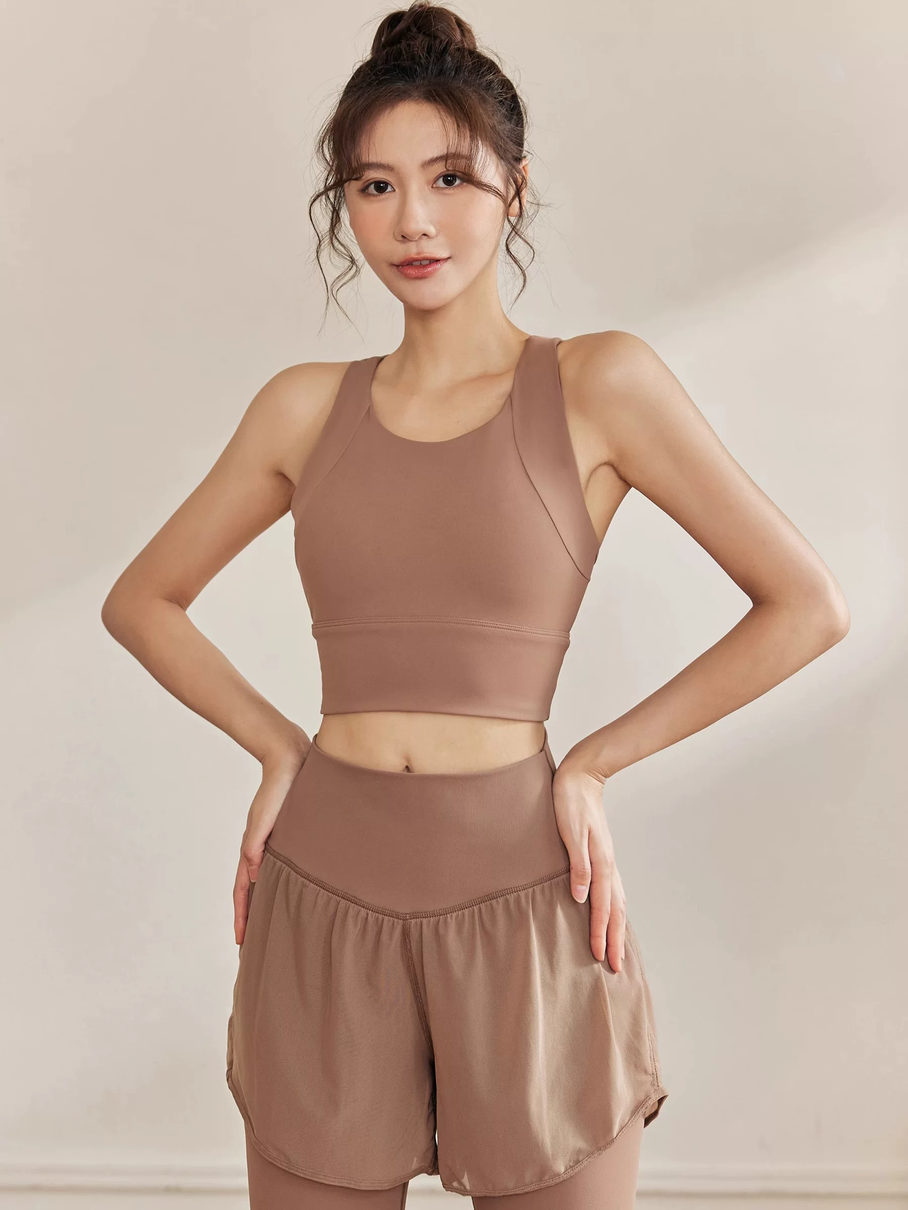 Áo thể thao liền thân, chống sốc, thoáng khí, nâng đỡ tốt, áo tập yoga, áo tập gym nữ mới 2024