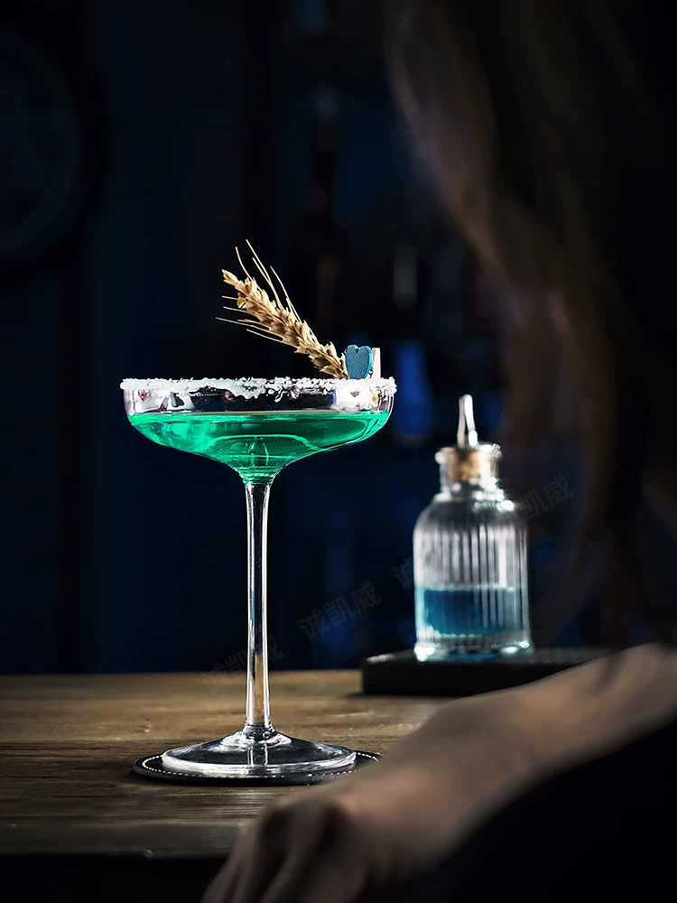 Ly cocktail Nhật Bản, quầy bar sáng tạo, ly martini, tháp ly, ly pha lê, ly margarita