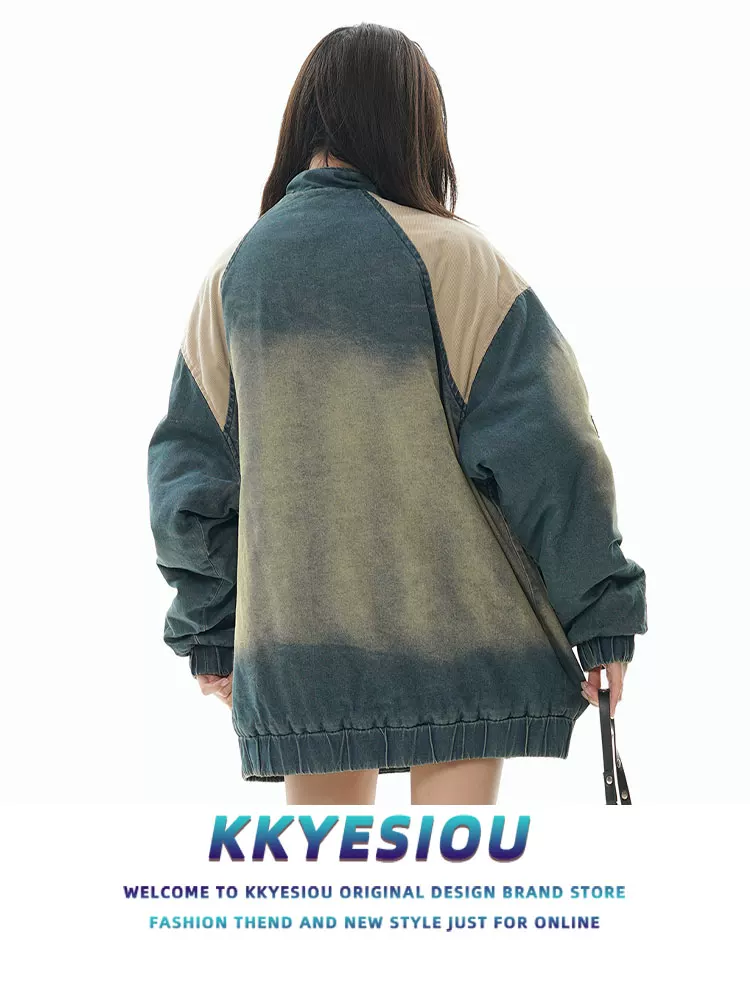 Áo khoác denim cổ đứng kiểu Mỹ cổ điển KKyesiou dành cho nam và nữ, áo khoác cotton dày dặn sành điệu.