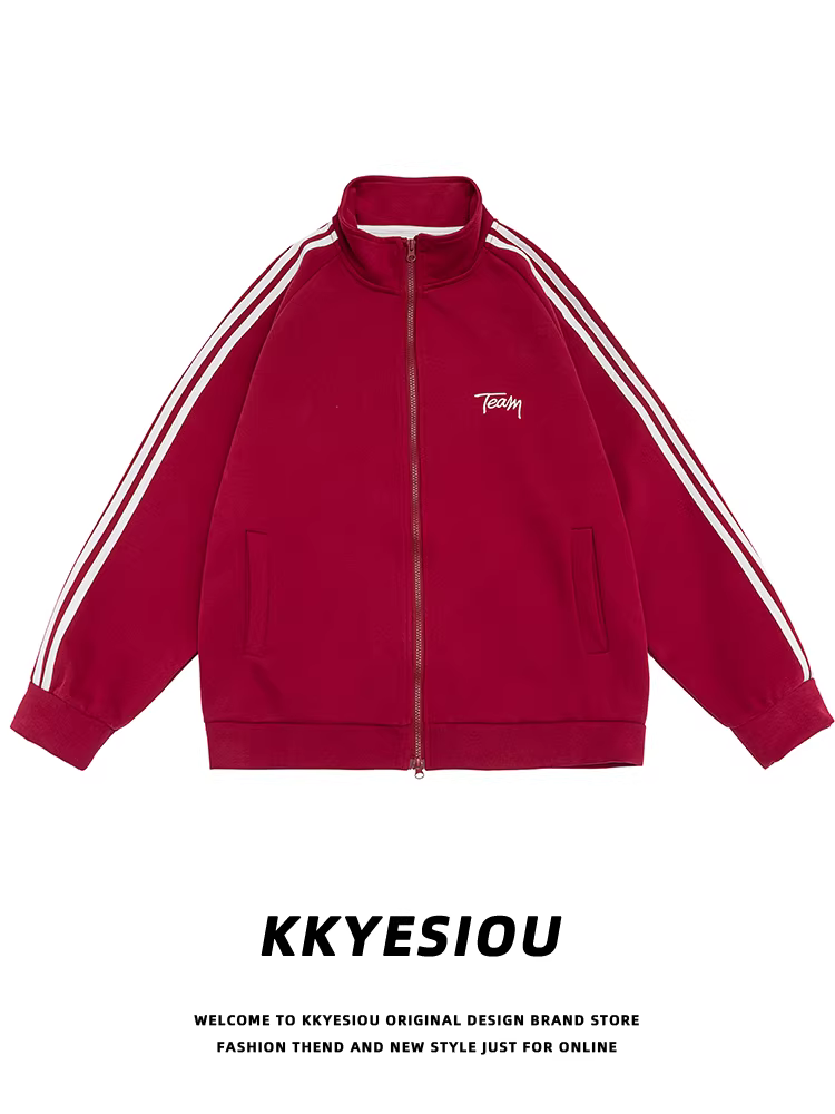 Áo khoác hoodie cặp đôi kiểu dáng thể thao, cổ đứng, khóa kéo, màu đỏ, họa tiết sọc retro Mỹ, đa năng, unisex, thương hiệu KKyesiou