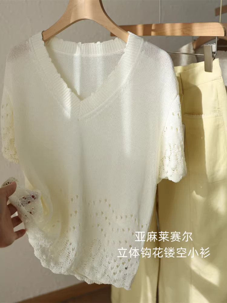 Áo dệt kim ngắn tay dáng ôm cổ chữ V bằng vải lanh lyocell móc rỗng sang trọng, mát mẻ và rộng rãi, kiểu dáng mới dành cho nữ mùa hè.