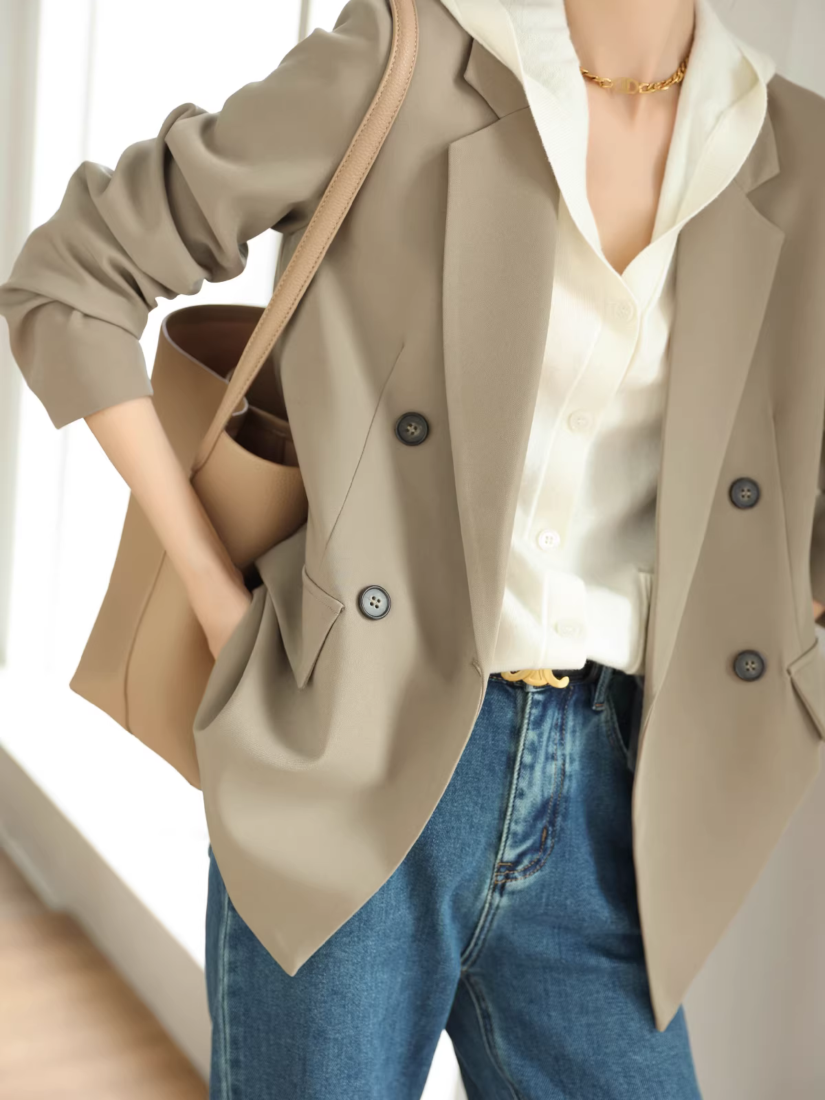 Áo blazer dài tay dáng rộng màu trơn trẻ trung CBD Qiaojiaren dành cho nữ, màu trơn đa năng cho mùa thu.