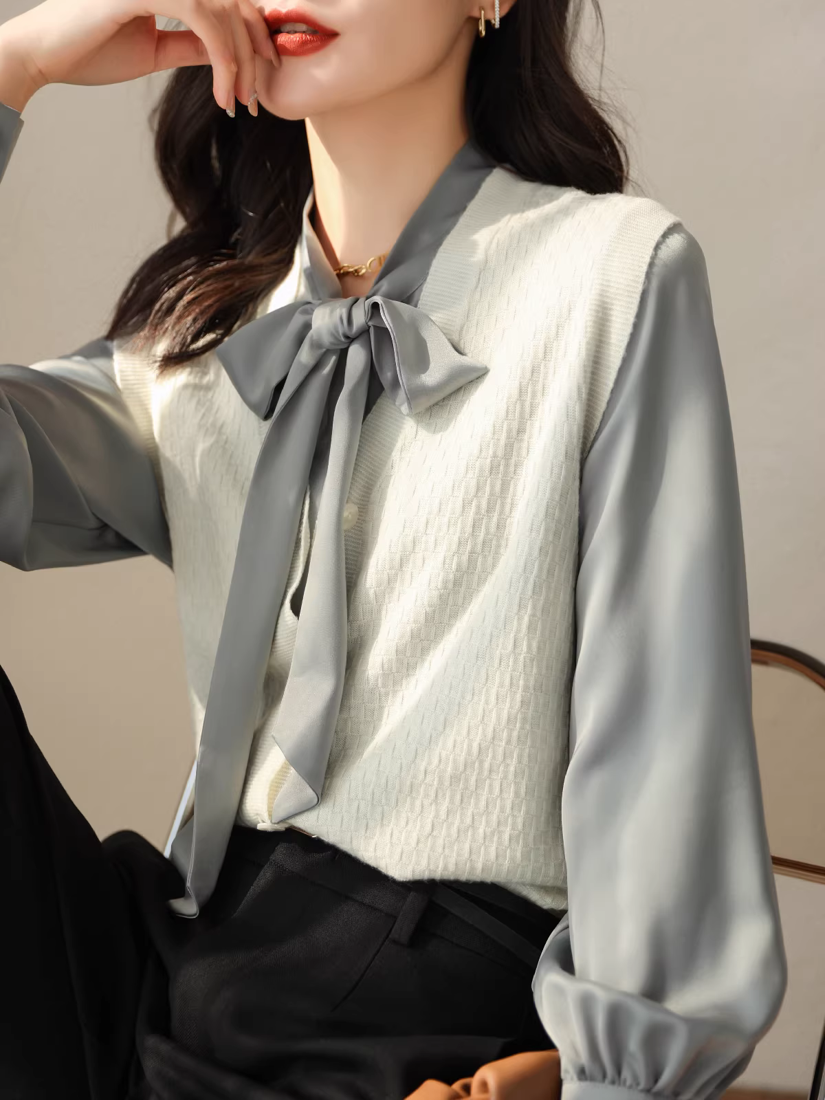 Có thể mặc một mình hoặc phối lớp, áo vest dệt kim không tay cổ chữ V, chất liệu len 100%, họa tiết ca rô cổ điển, dành cho nữ mùa thu.