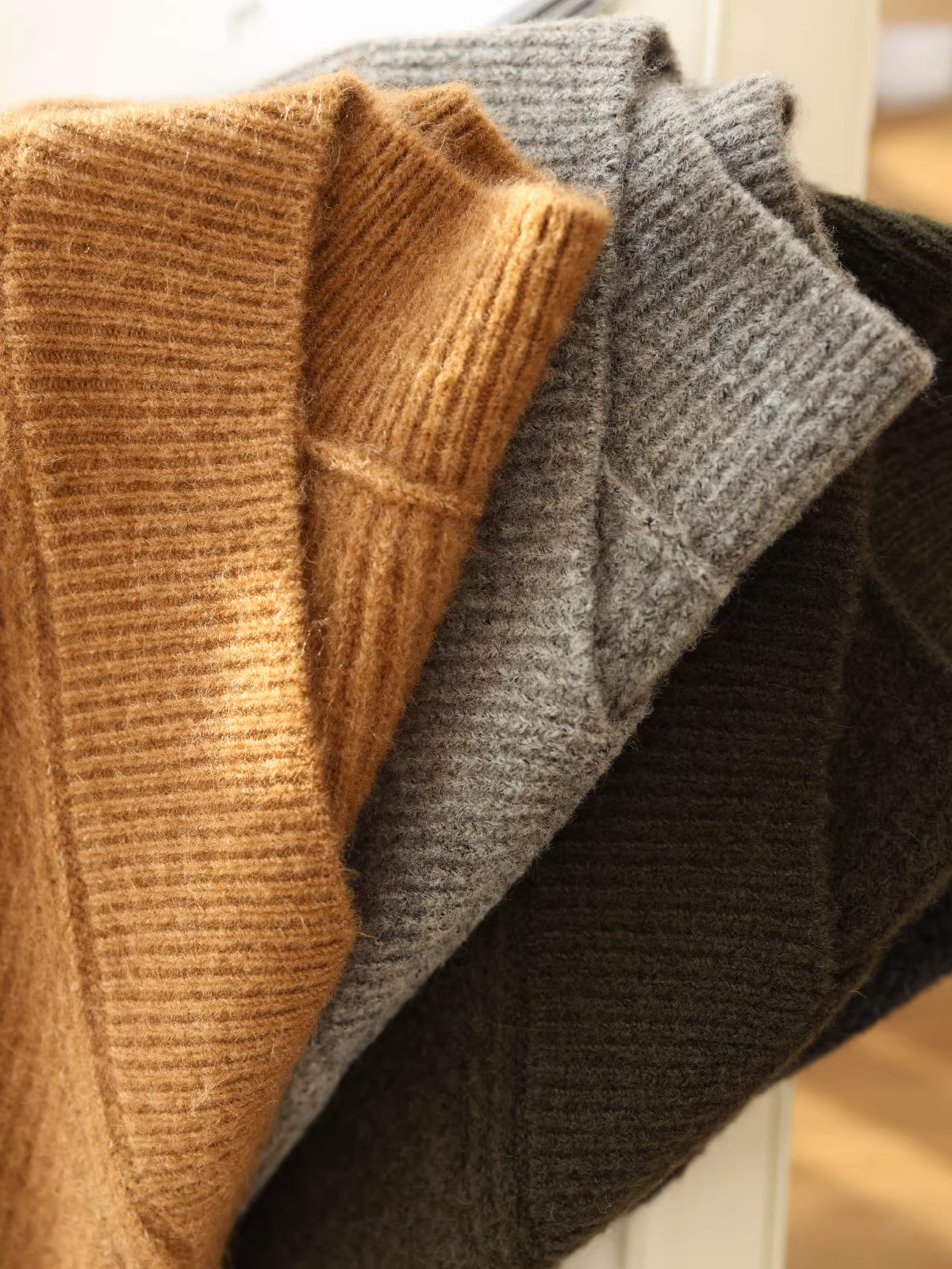 Chứa len, dày 480g, ấm áp, thân thiện với làn da, dáng rộng, áo len dáng chữ V tôn dáng cho nữ, mùa thu đông.