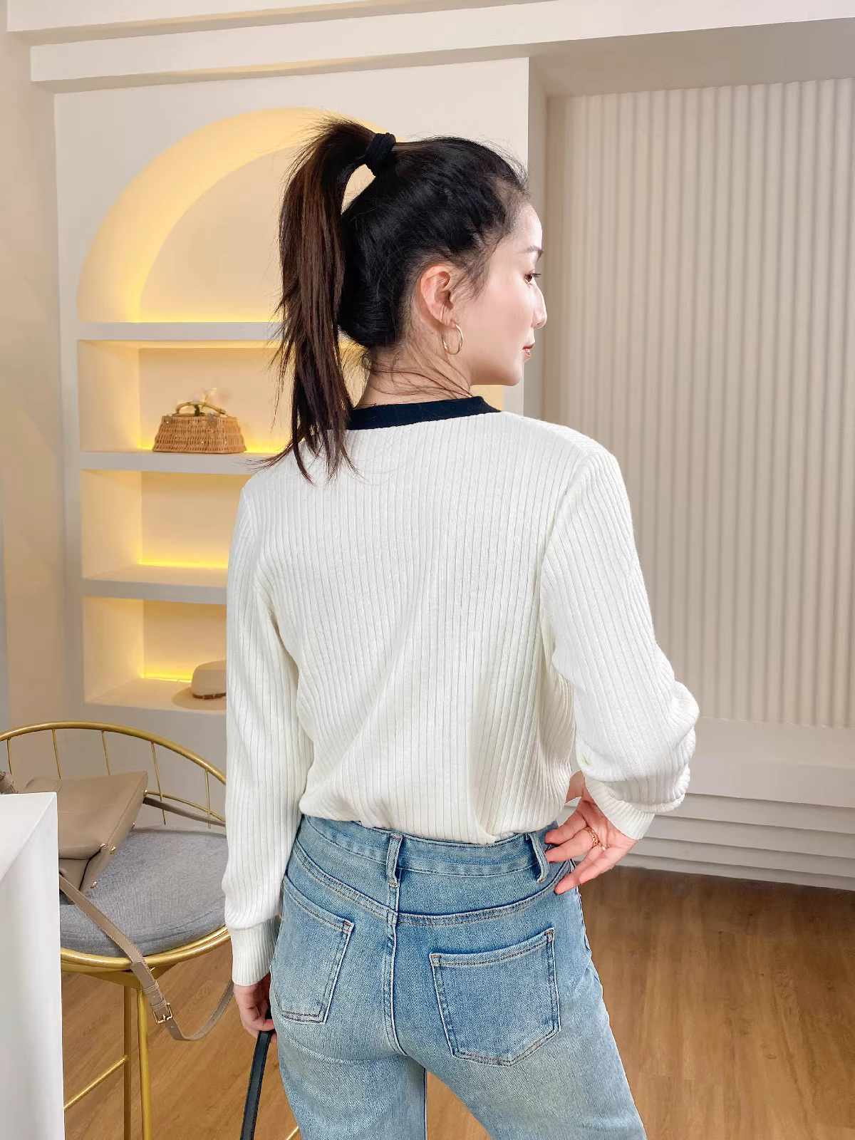 Áo cardigan dệt kim phối màu len cổ điển dành cho nữ, mẫu mới đầu xuân.