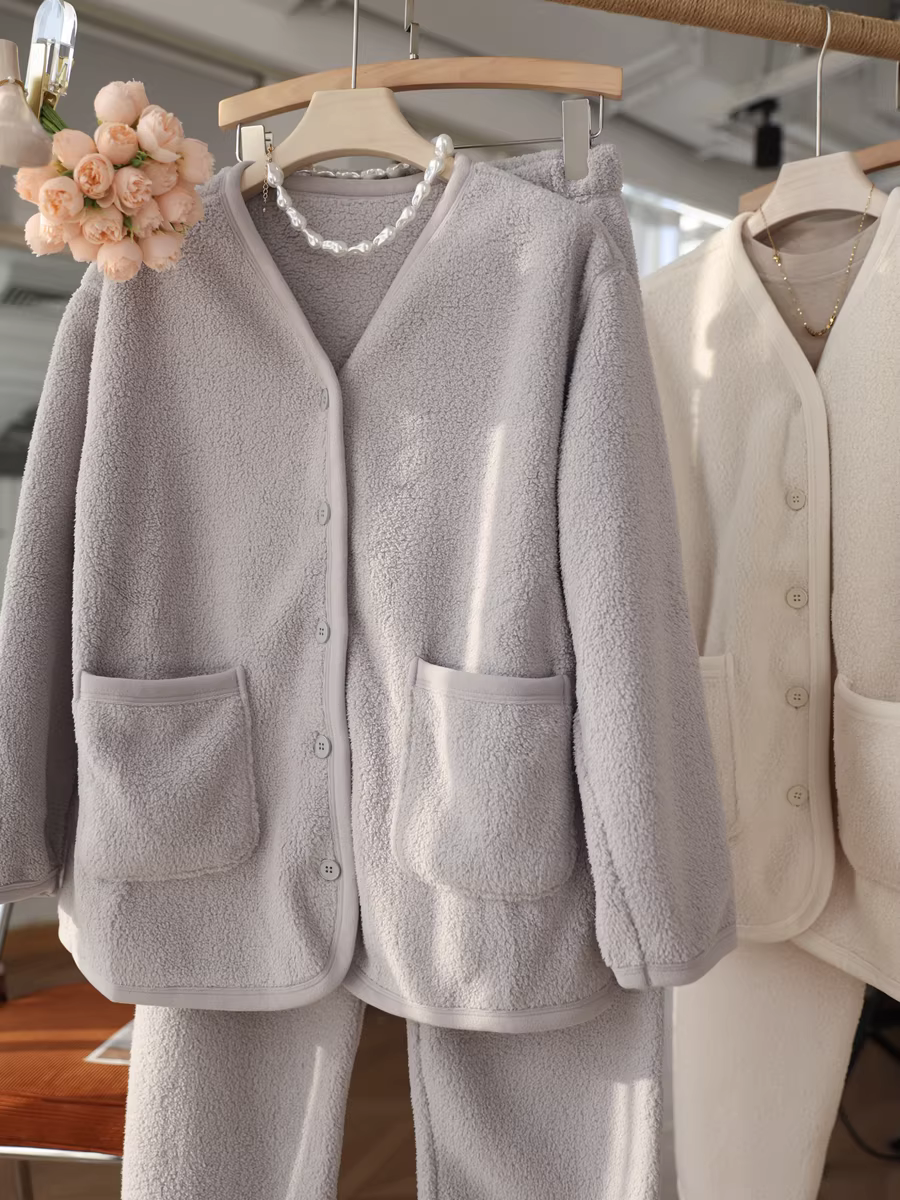Giữ ấm ở nhà! Bộ đồ ngủ cardigan cổ chữ V có nút, đồ mặc nhà, bộ đồ rộng rãi bằng lông cừu ấm áp dành cho nữ, mới cho mùa thu đông.