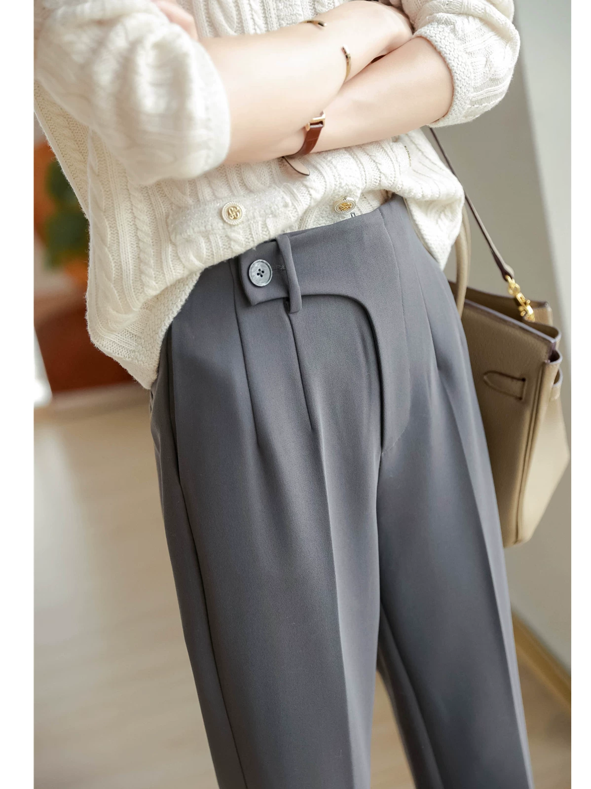 Sản phẩm thực tế trông đẹp hơn hình ảnh! Thiết kế độc đáo khiến bạn trông thon gọn hơn! Quần đi làm sành điệu có khuy chéo, quần thuốc lá, quần mùa thu dành cho nữ.