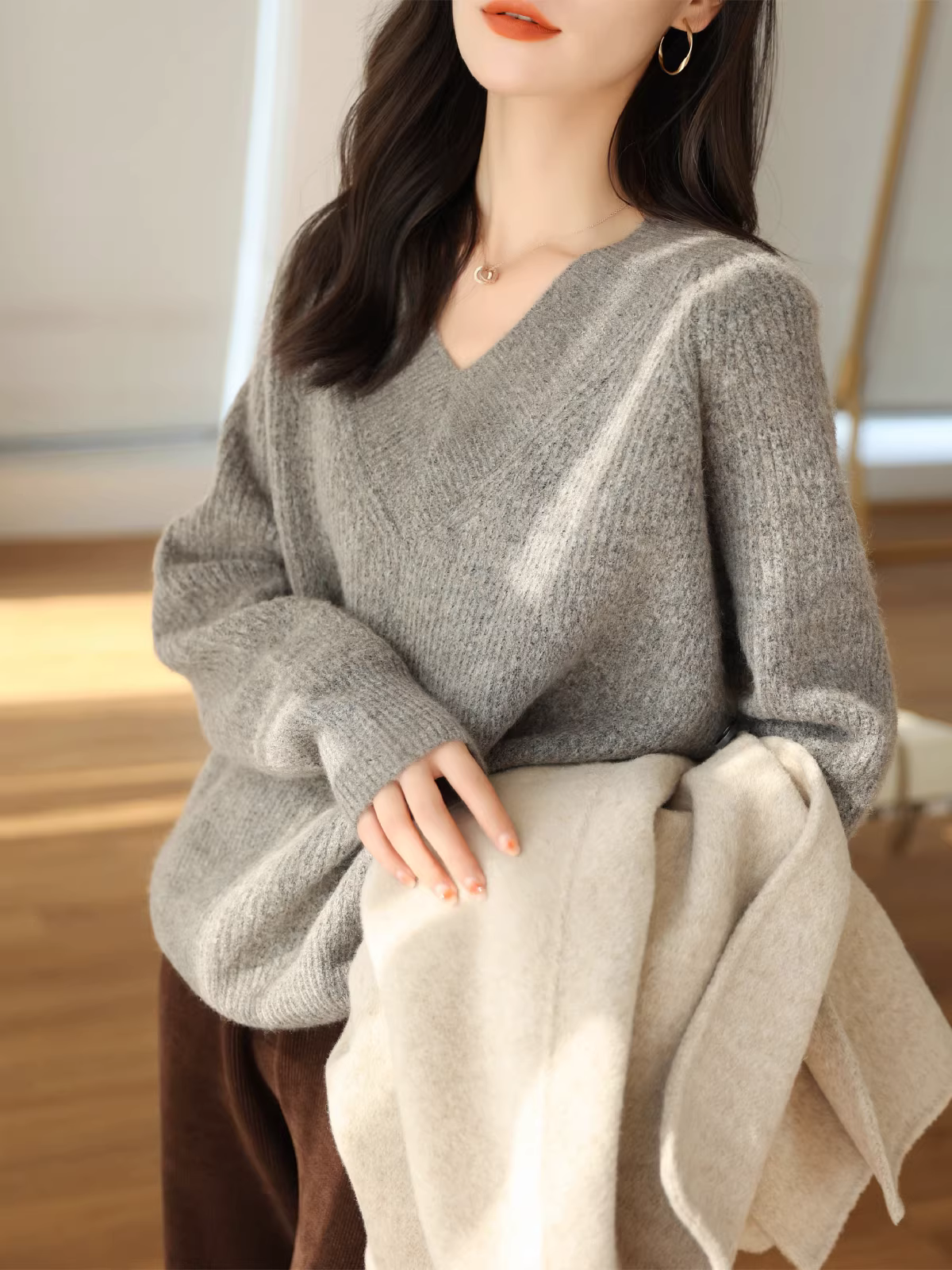 Chứa len, dày 480g, ấm áp, thân thiện với làn da, dáng rộng, áo len dáng chữ V tôn dáng cho nữ, mùa thu đông.