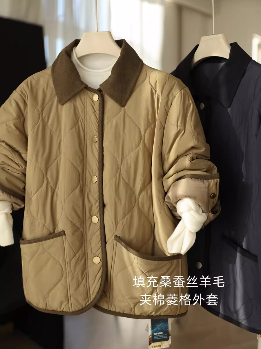 Áo khoác lót bông và len! Áo khoác lót bông may chần kiểu cổ điển với cổ áo tương phản, áo khoác cotton rộng rãi và ấm áp dành cho nữ, mẫu mới cho mùa thu đông.