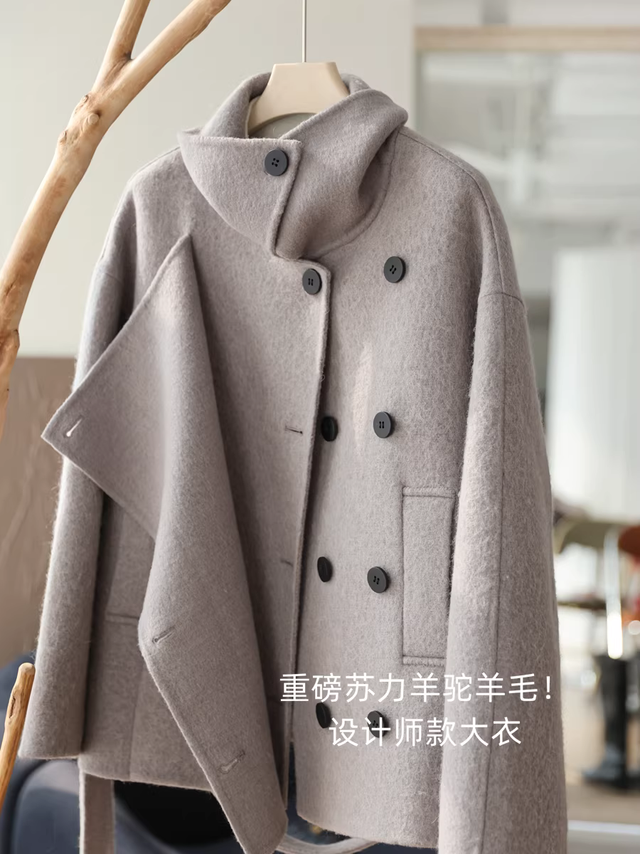 Áo khoác len cao cấp màu xám bạc! Áo khoác len lông alpaca Suli có cổ đứng cài khuy đôi và áo khoác len hai mặt dành cho nữ, mẫu mới cho mùa thu đông.