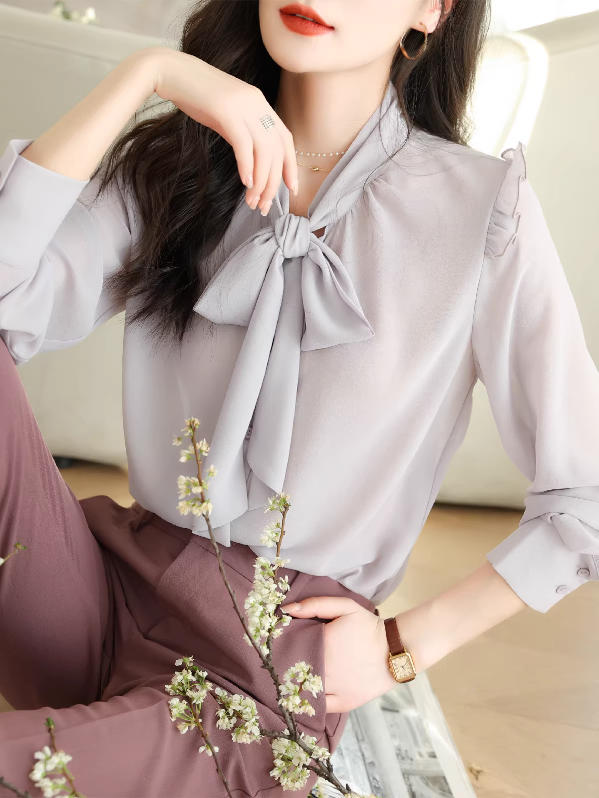 Lãng mạn và xinh đẹp, màu tím hoa oải hương, với chiếc khăn bay bổng, ren xếp nếp, áo voan nhẹ và bay bổng, dài tay dành cho nữ, mới cho mùa xuân hè.