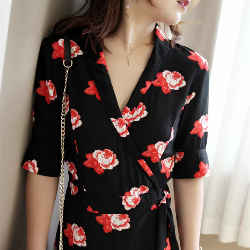 Phong cách Pháp, đẹp và thanh lịch, cổ chữ V, tay lửng, đầm voan in họa tiết phối màu dành cho nữ, dài ngang đùi mùa hè, ôm eo và tôn dáng.