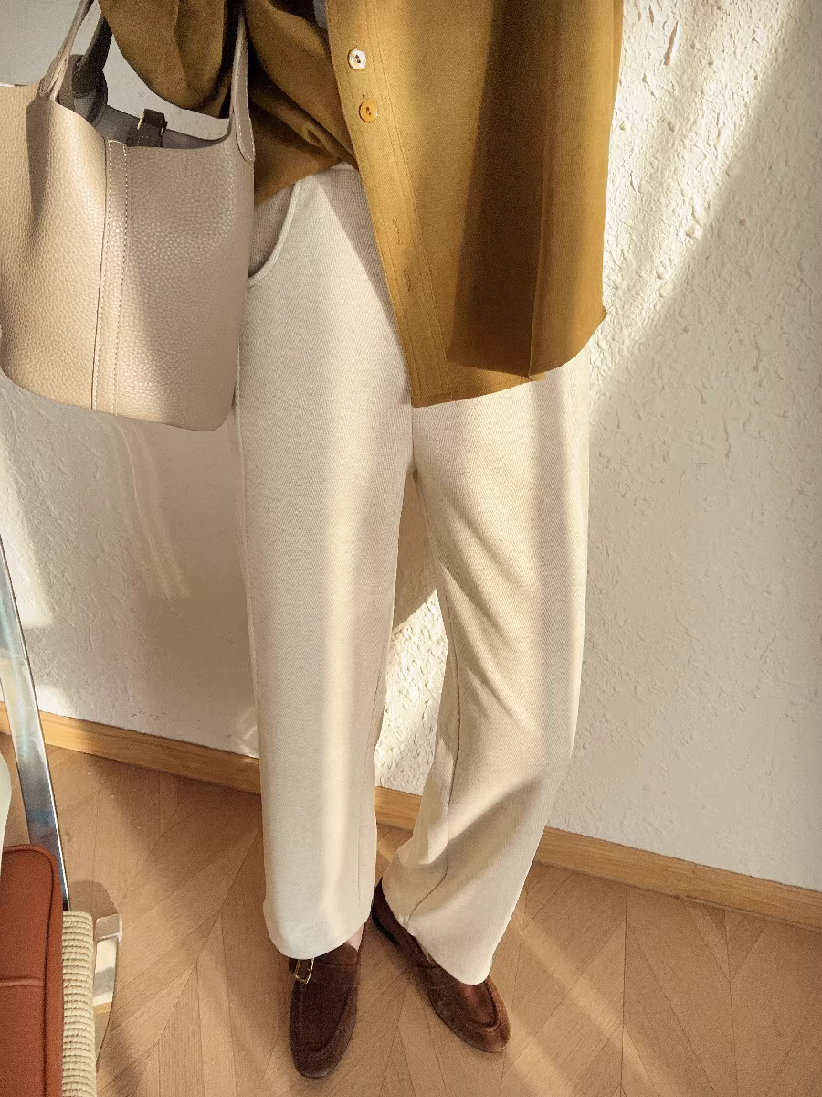 Quần len nữ dáng thẳng, chất liệu len dày dặn, mềm mại, họa tiết xương cá, cạp chun co giãn, tôn dáng, giữ ấm mùa thu đông.