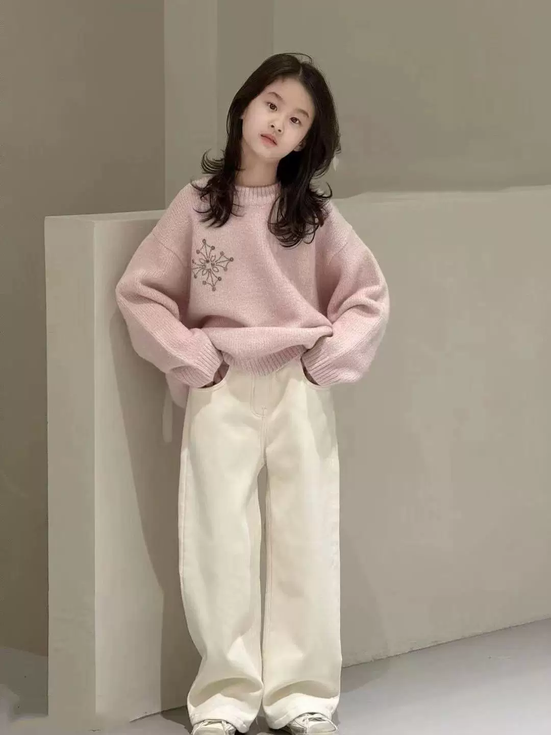 Quần jeans kiểu Hàn Quốc cho bé gái mùa xuân thu, quần trẻ em 2025 kiểu dáng mới thời thượng, quần trắng rộng ống thẳng dành cho bé gái lớn