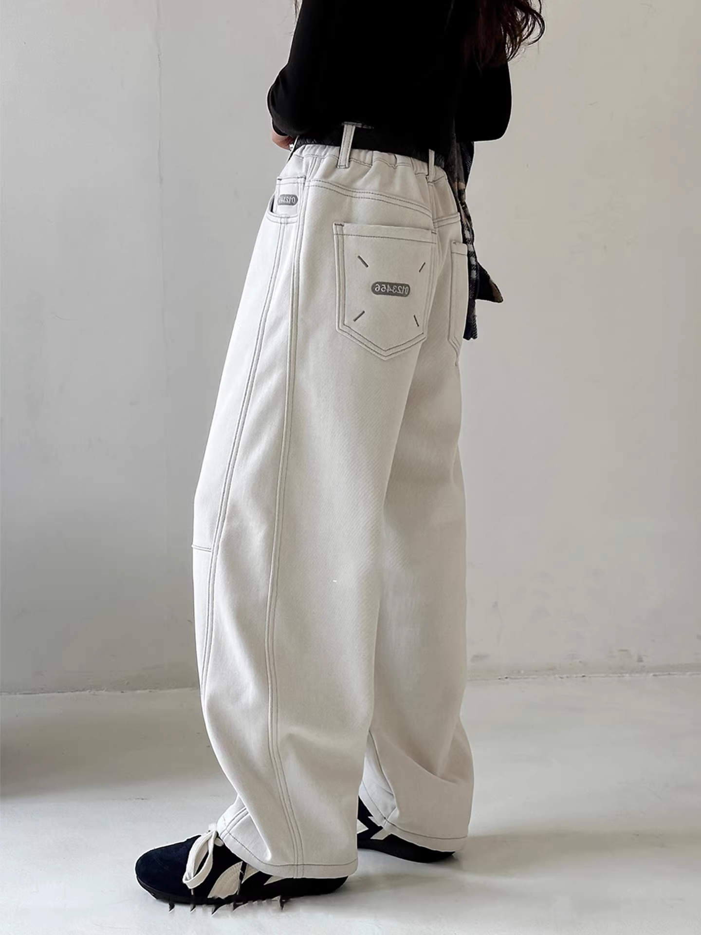 Quần áo trẻ em thời thượng mùa đông 2025, quần bò lót lông cừu kiểu dáng rộng, quần dài phong cách bố cho bé gái và bé trai